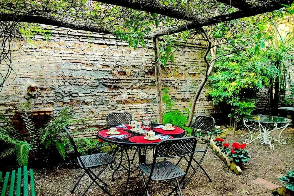 Rome With a Garden Delightful 1 Bedroom Apartment With Private Garden in Historic Trastevere