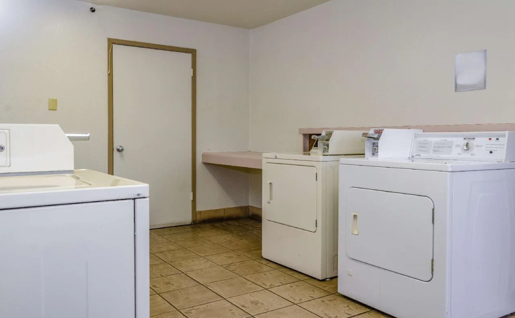 Motel 6-Fresno, CA - Yosemite Hwy