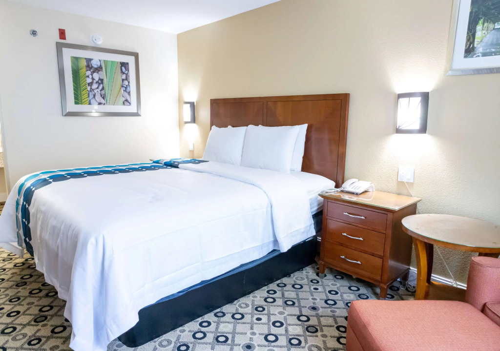 Baymont by Wyndham College Park Atlanta Airport South
