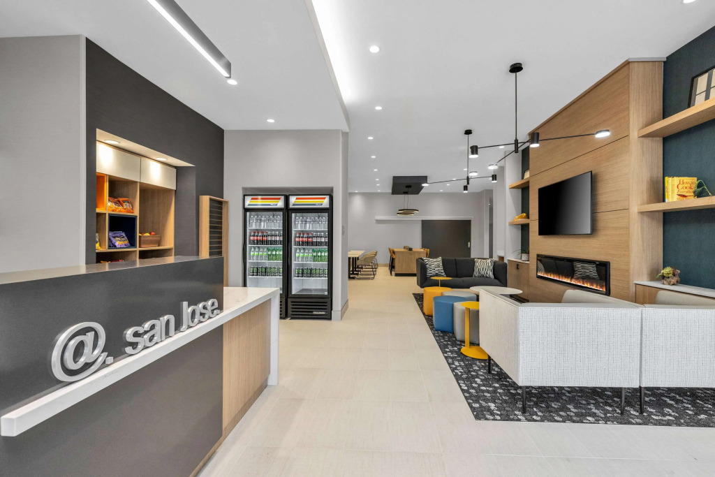 La Quinta Inn & Suites by Wyndham San Jose Airport-Downtown
