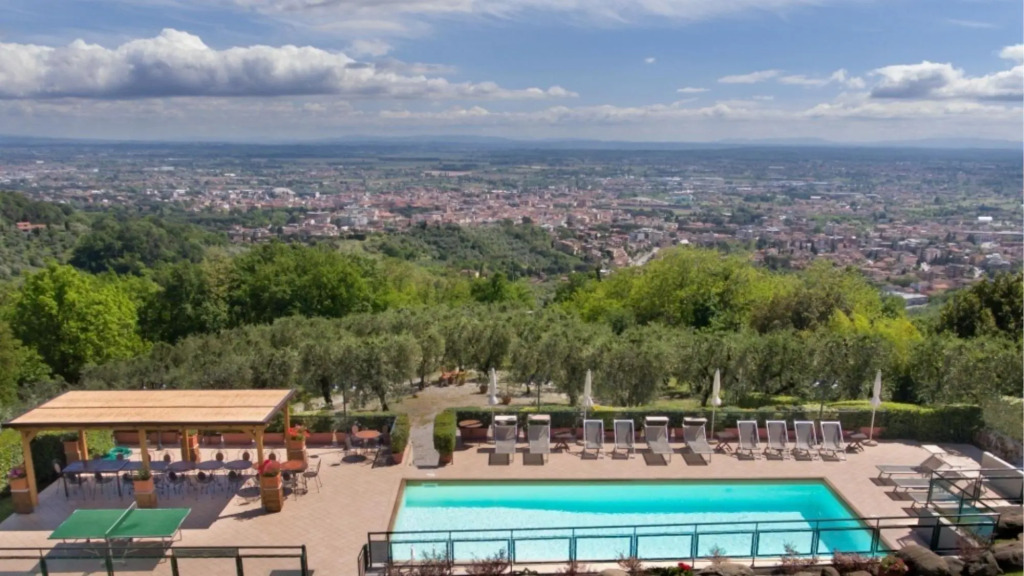 Superb Villa at Short Distance From Montecatini Pool Basketball Court Soccer Ping-pong Mountain-villa Ferrette