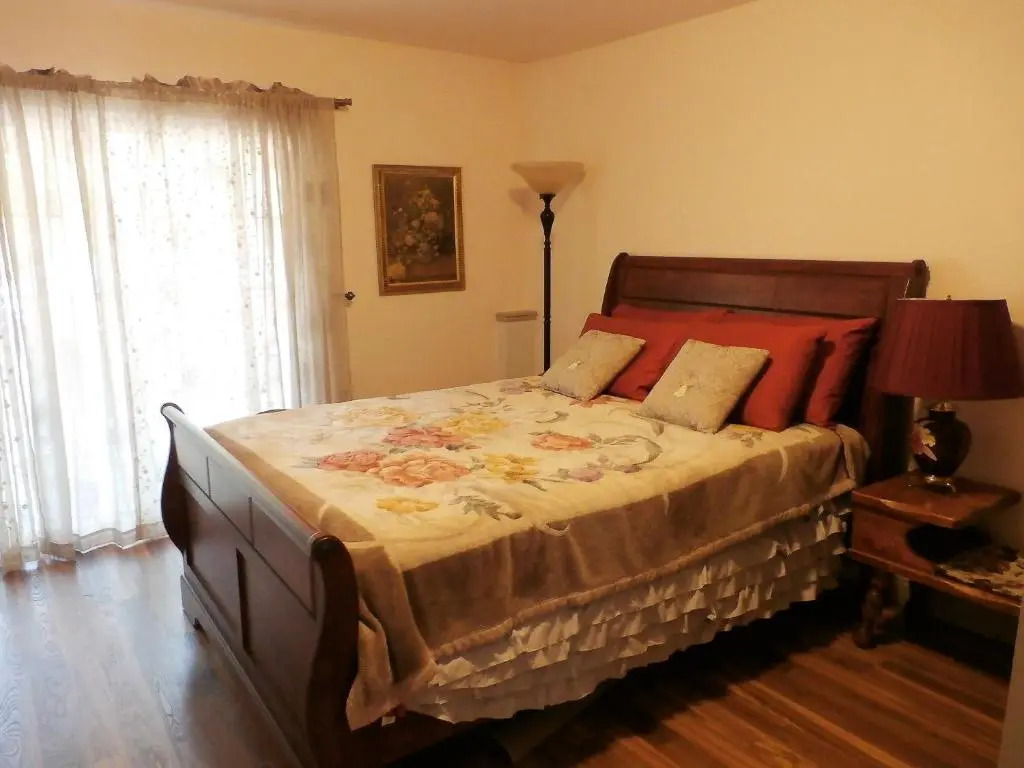 New Charming 2 Bedrooms Unit Close To Everything