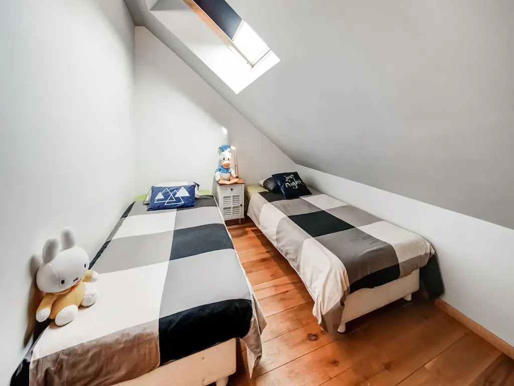 Tranquil Holiday Home in Mont with bubble bath, Terrace, Garden