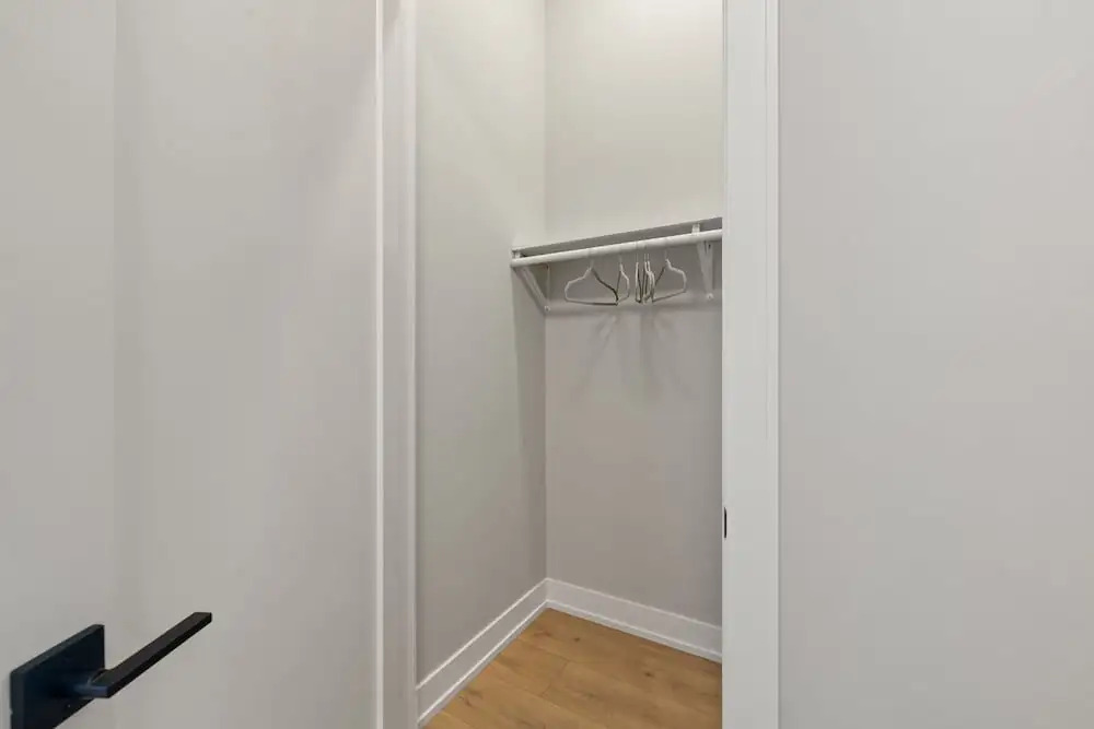Modern 2-bd 2-ba Retreat Near Medical District