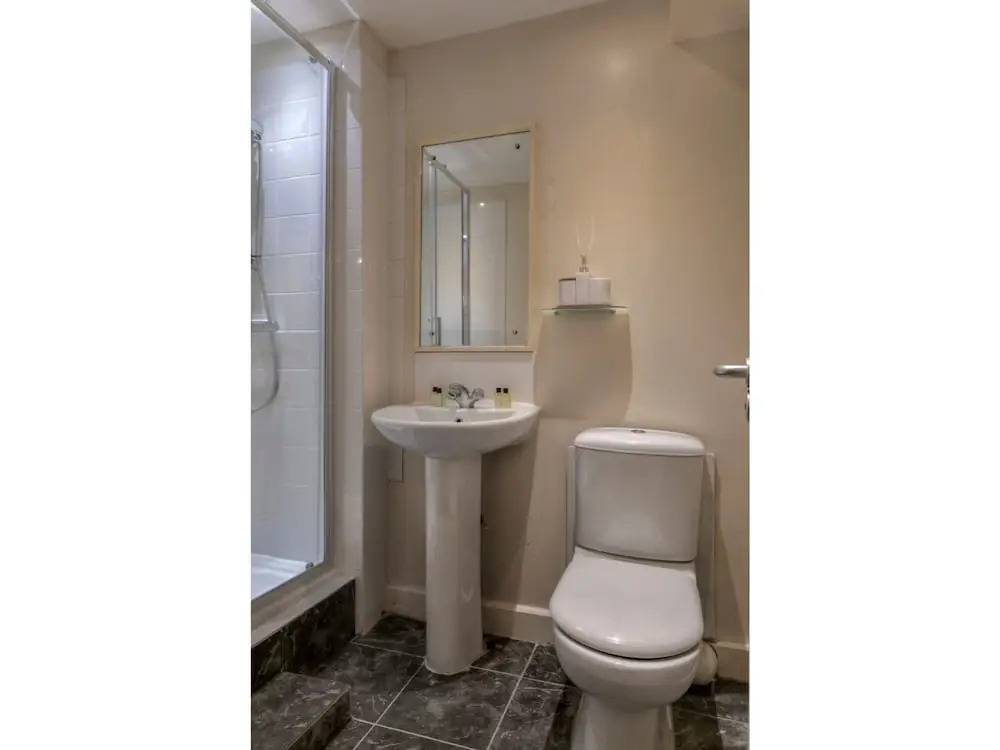 Stylish and Charming City Centre apt for 6