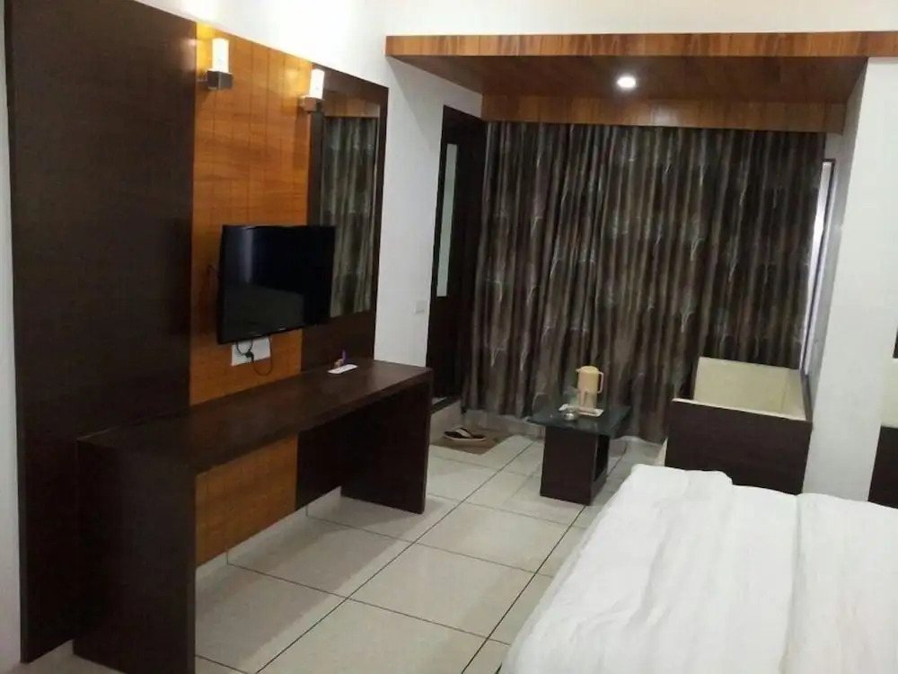 Hotel Apex Inn