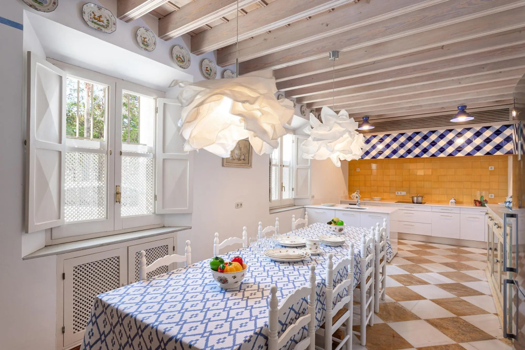Traditional Sevillian House 6 BD and private terrace. Campamento