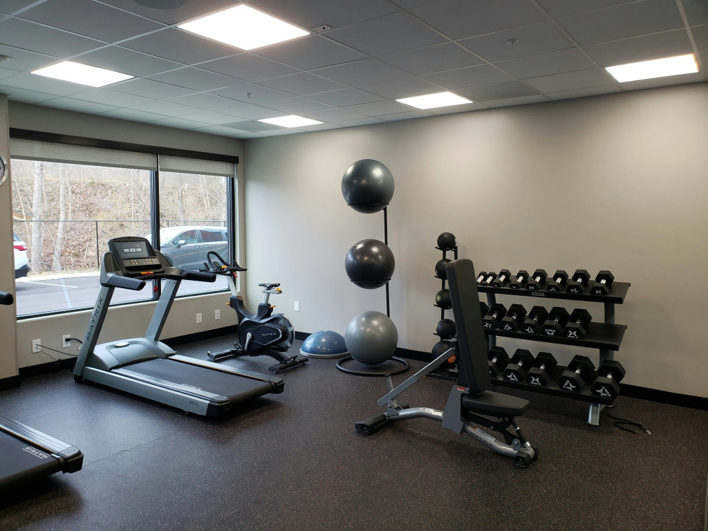 avid hotels - Salem by IHG