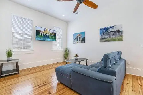 3BR Loft on Carondelet by Hosteeva
