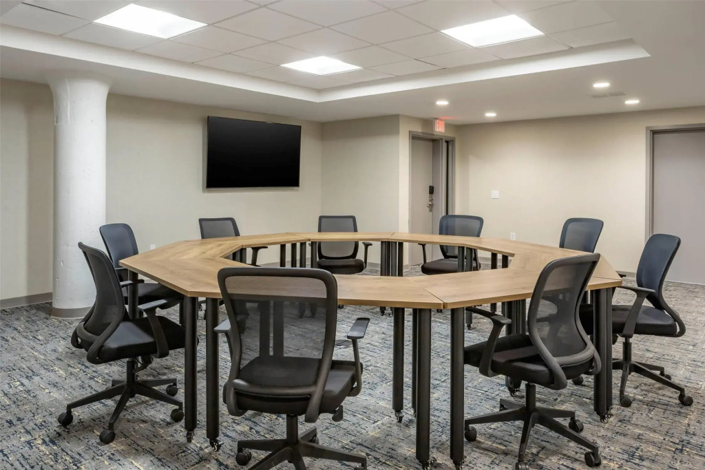 Comfort Inn & Suites Newark Liberty International Airport