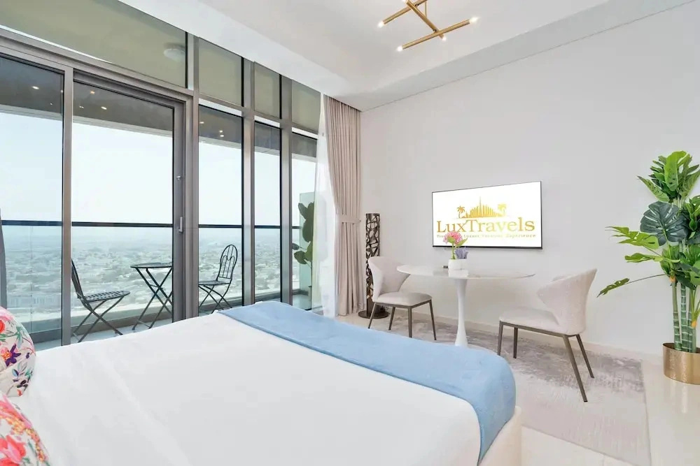 Lux BnB Aykon City