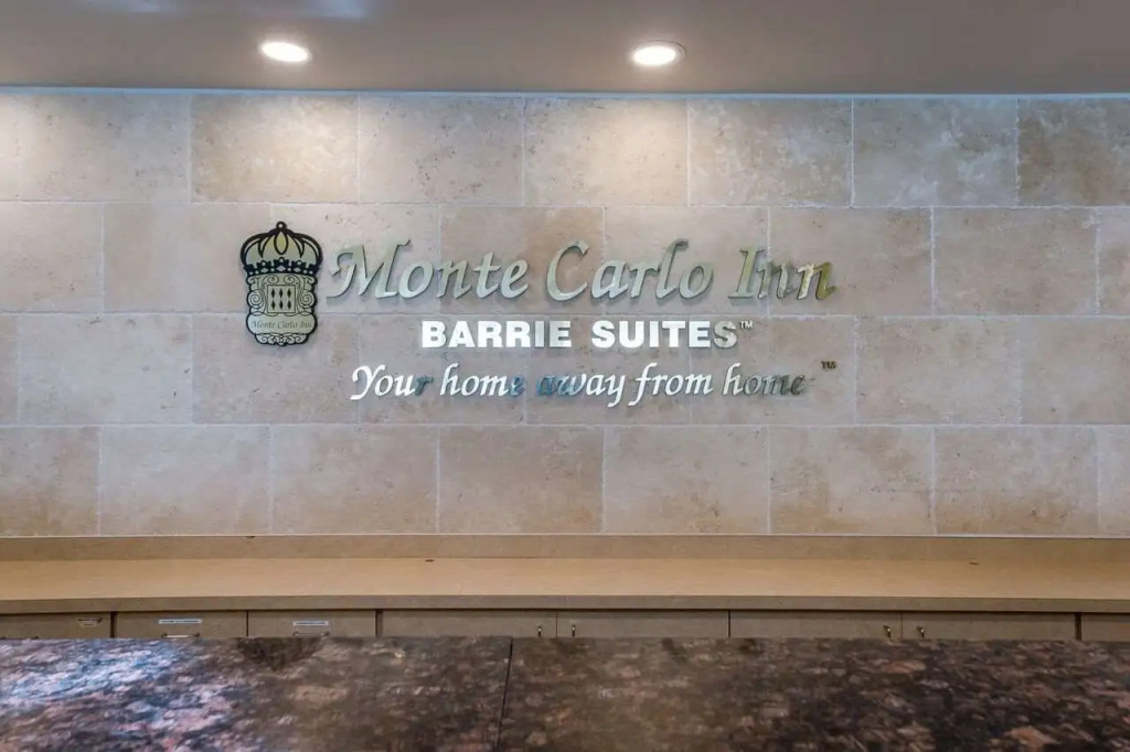 Monte Carlo Inn Barrie - Newly Renovated