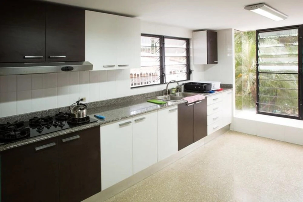Los Mostros Hostel