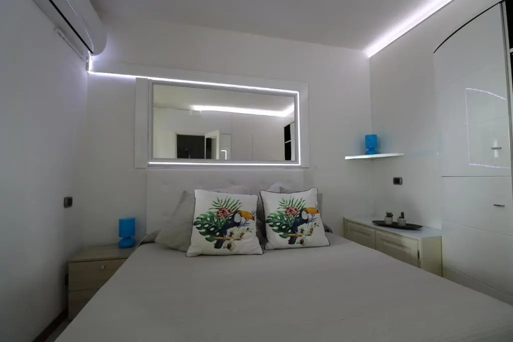 Carlo Apartments