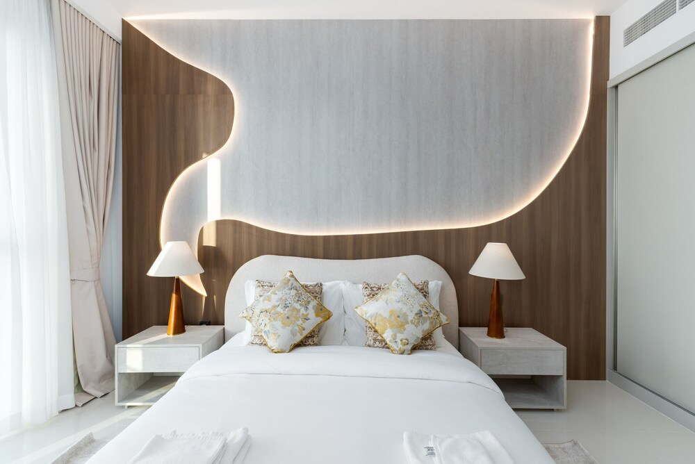 Chic 2BR w Sea Views Near Marina JBR