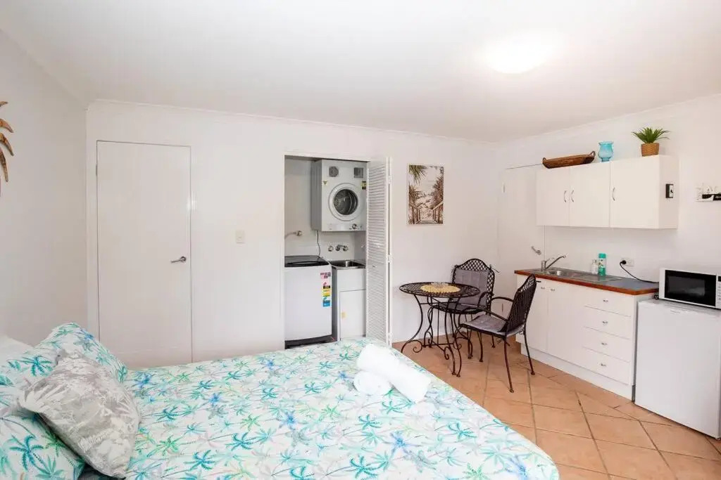 Gorgeous Studio + 100M To Beach + Pool