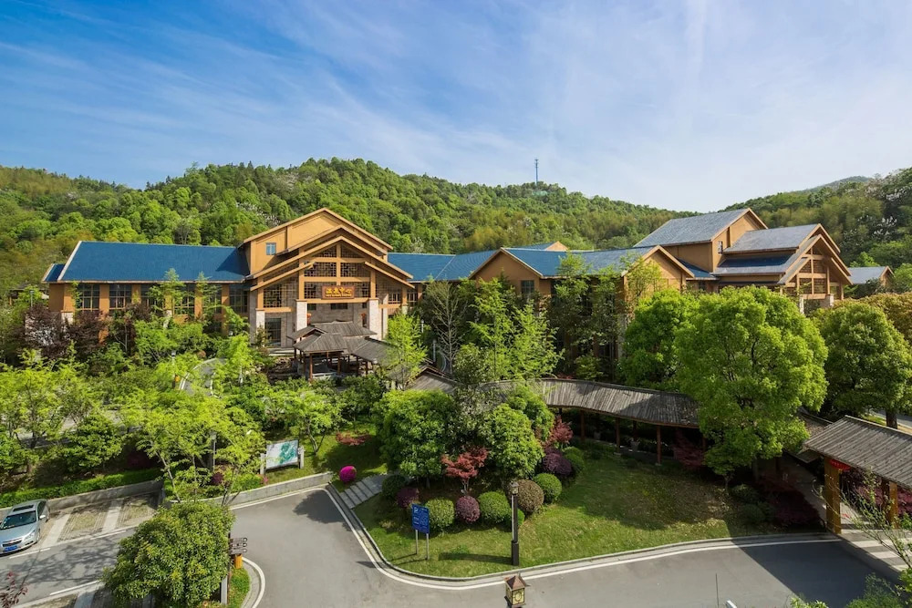Huitang Huatian Hot Spring Resort Hotel