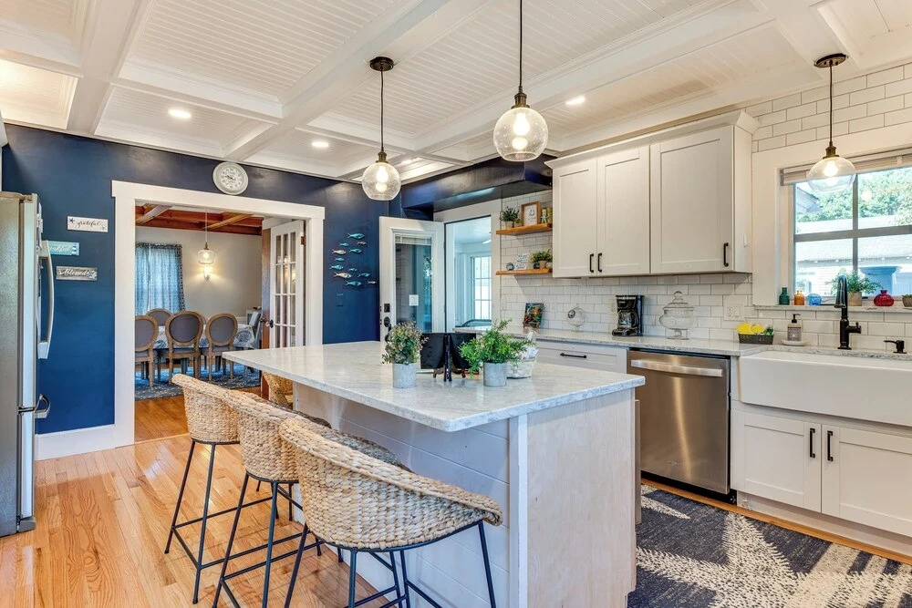 Hot Tub & Fireplace: Coastal Getaway in Maine