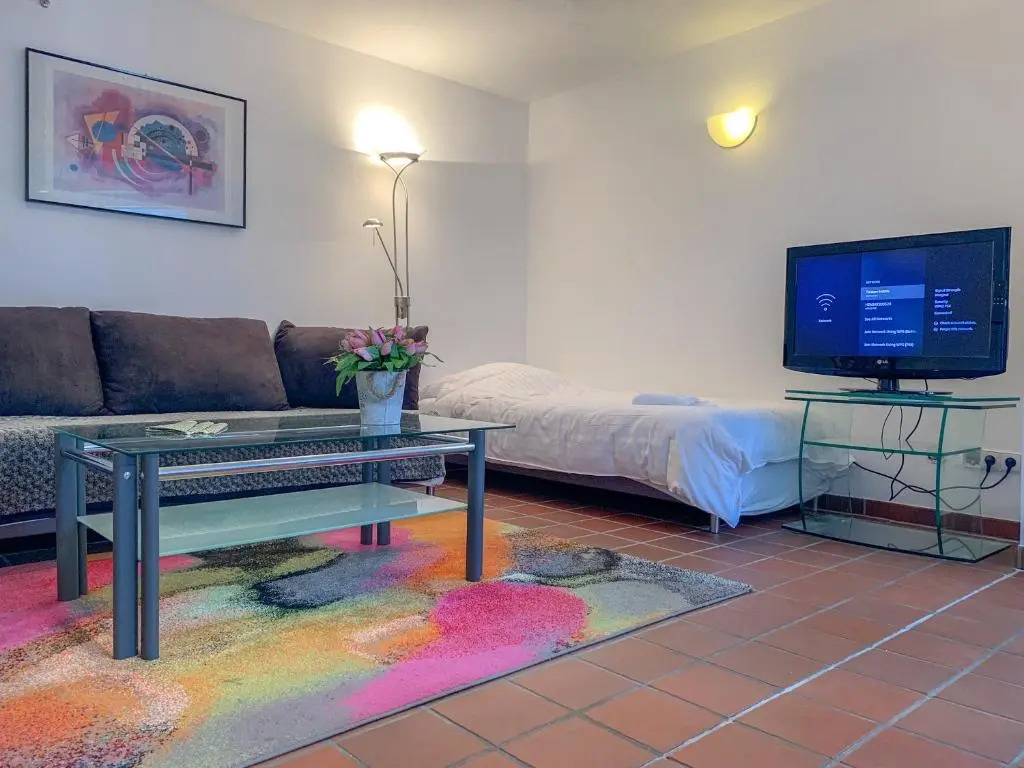 Tolstov Aparments - 1 und 2 Zimmer Wohnungen - 20 Min Messe DUS