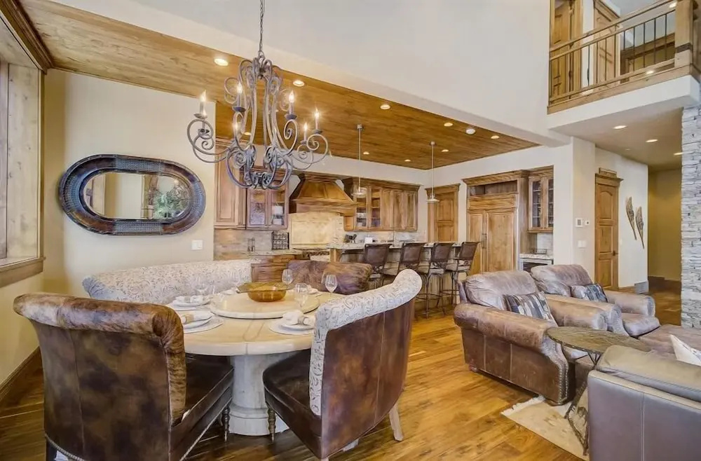 The Lookout by Avantstay Beautiful Mountain Escape w/ Hot Tub & Movie Theatre