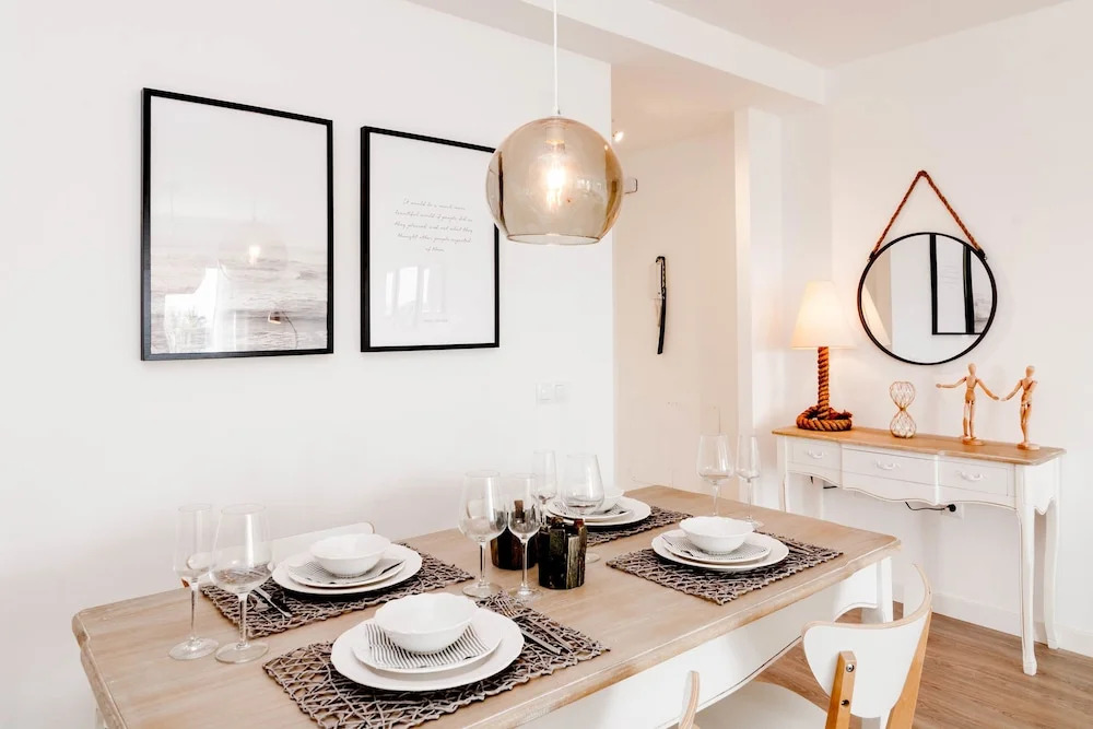 ALB301-New 2 bedroom apt with shared roof top pool
