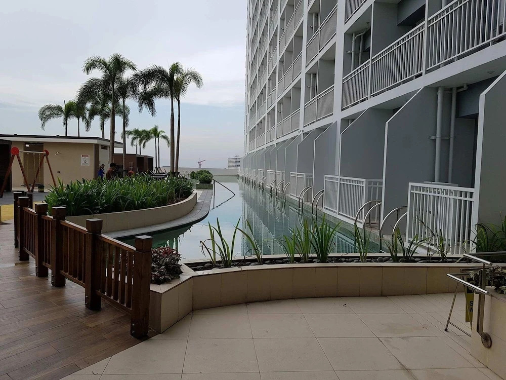 Condo Unit With Balcony in Manila