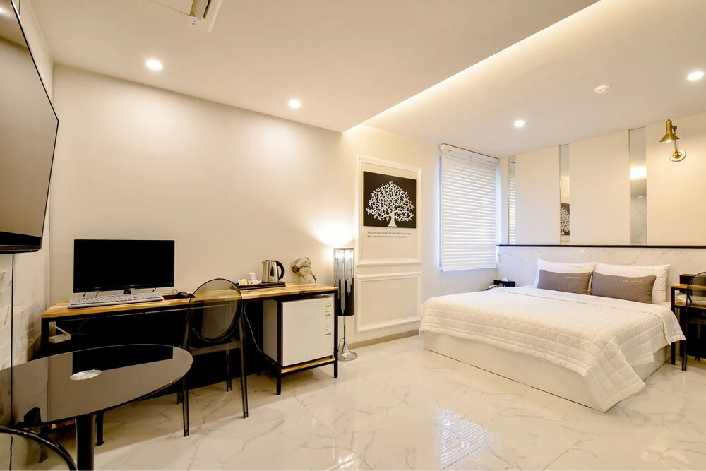 The SWEET Hotel
