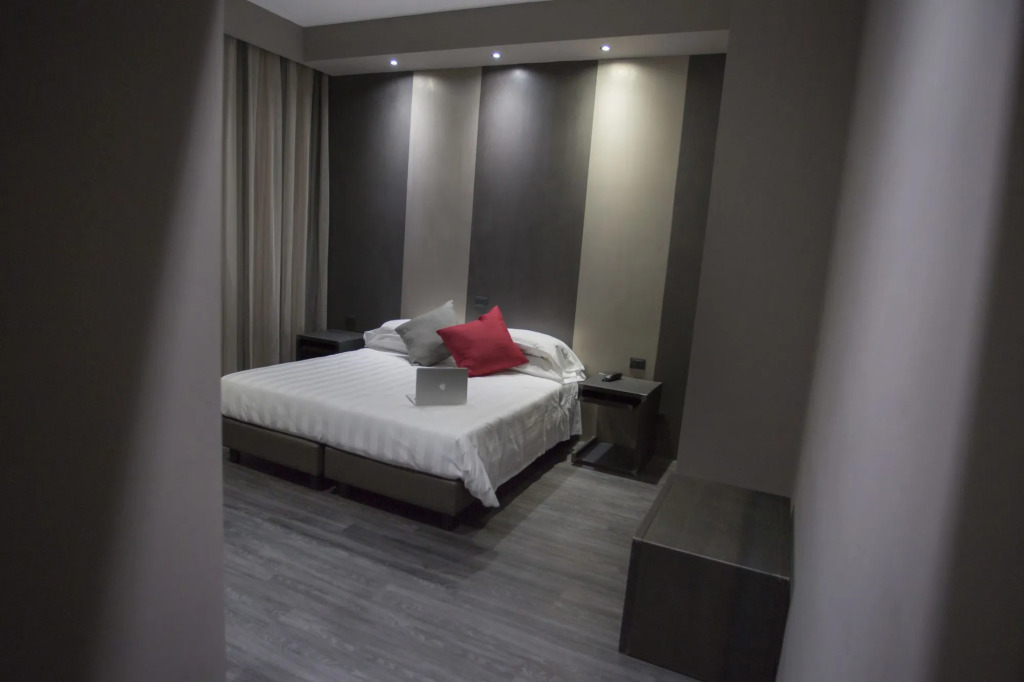 9V9 Hotel