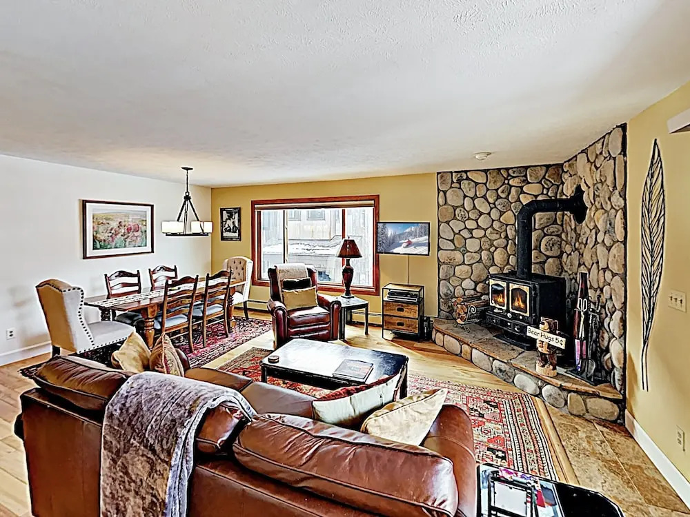 New Listing! Mountain-view Getaway: Stroll To Town 2 Bedroom Condo