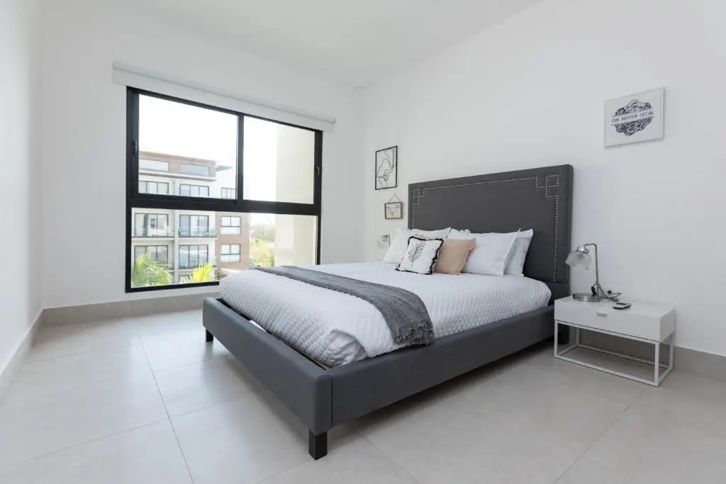 1 Bedroom Apt with Pool, 5 Minutes From Beach