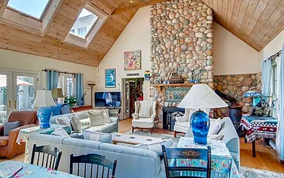 West Tisbury Inn