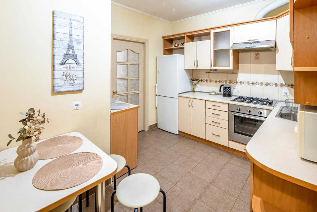 Just another comfy apartment on the main squere. 2 bedrooms, own heating, AC
