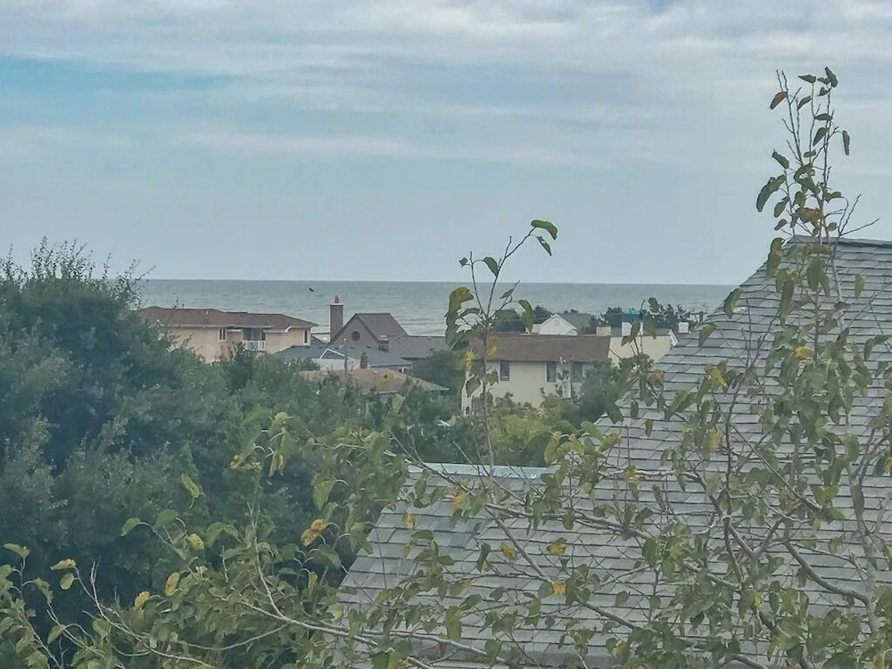 Beach Hideaway 3 Bedrooms 2.5 Bathrooms Condo