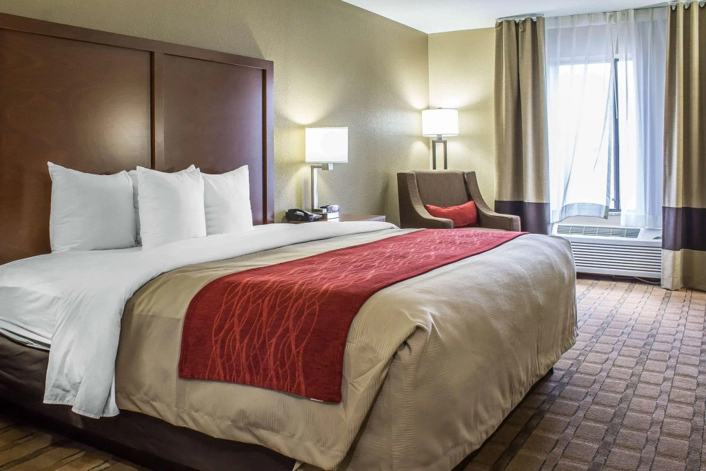 Comfort Inn & Suites Cedar Rapids North - Collins Road