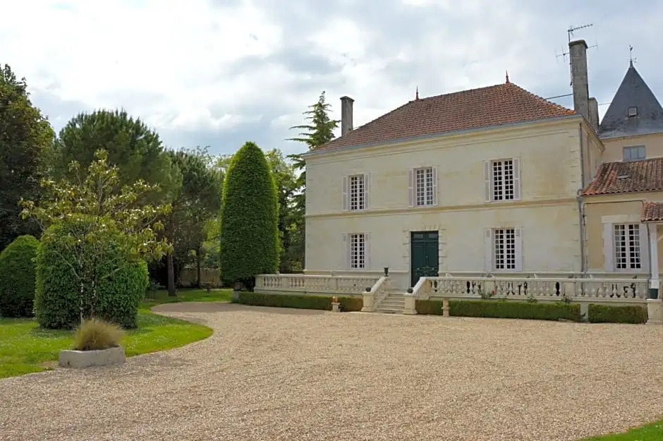 Le Logis Des Bessons