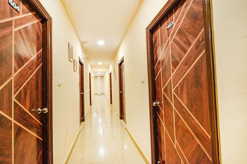 FabHotel Yogeshwara Grand