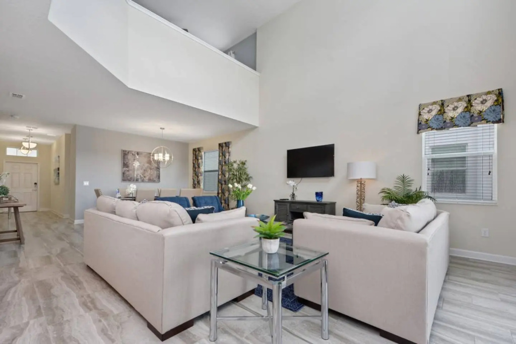 Spacious home with a great private pool near Disney