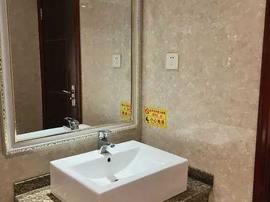 Bianhai Hotel (Erqiao Port)