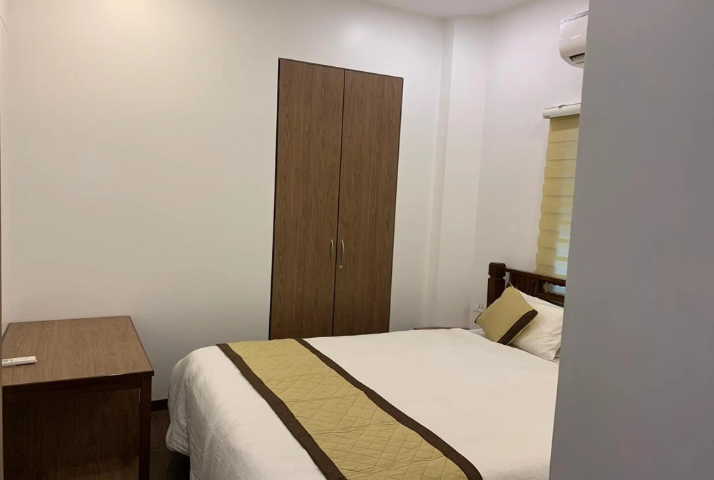 Carlton Hotel Mumbai - Behind Taj Mahal Palace Colaba Mumbai