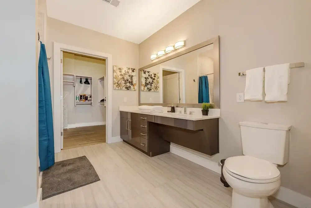 2br Apartment Near Convention Center - No Balcony 2 Bedroom Apts by RedAwning