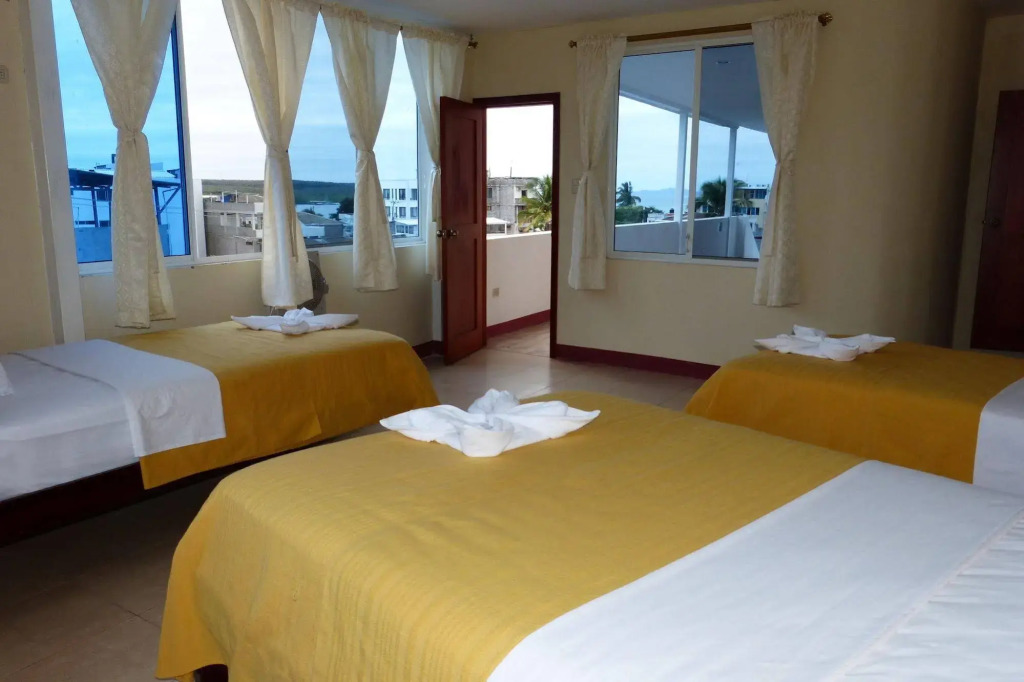 Gloria - Galápagos Inn