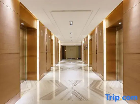 Madison Hotel Dalian Harbor Square, Donggang Business District