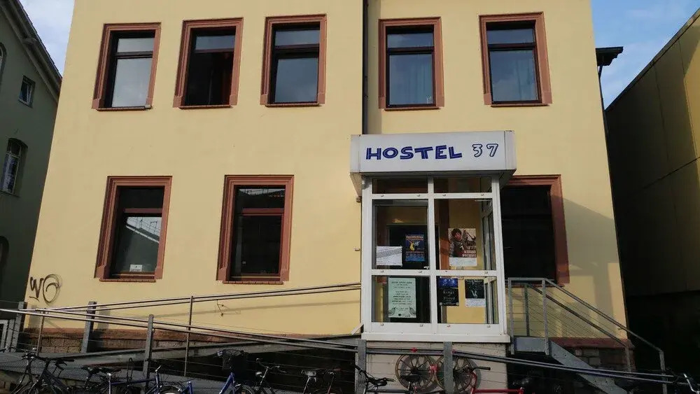 HOSTEL37