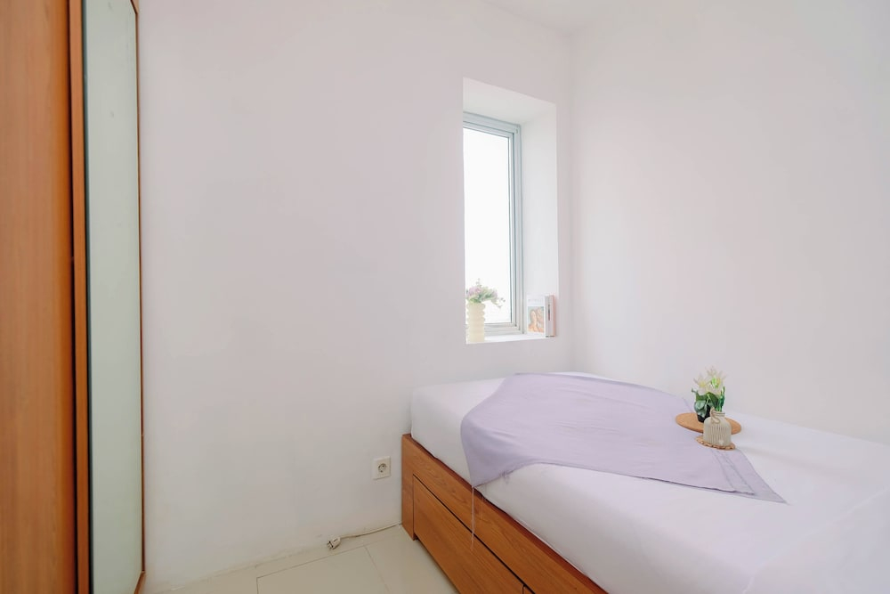 Serene And Warm 2Br At Apartment Bassura City