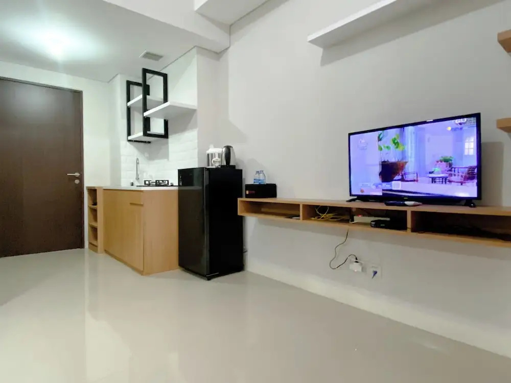 Restful And Well Designed Studio Transpark Juanda Bekasi Timur Apartment