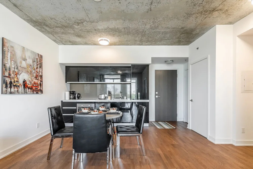 Stunning New 1BR Suite Trendy Queen West