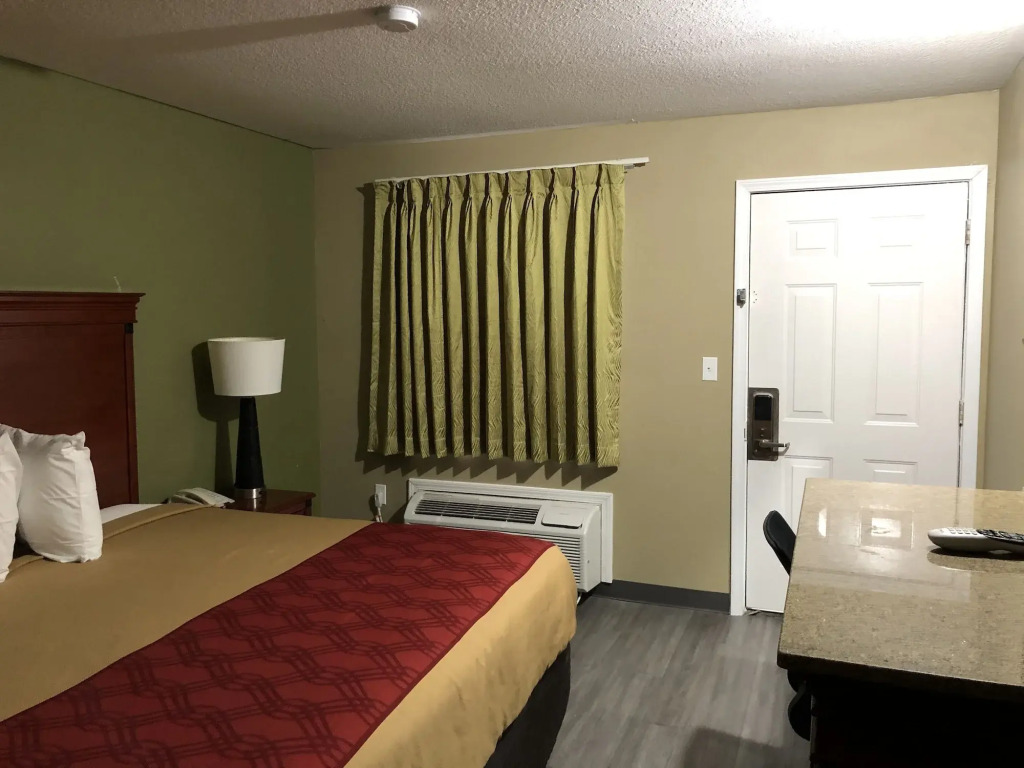 Deluxe Inn & Suites By OYO Miami OK