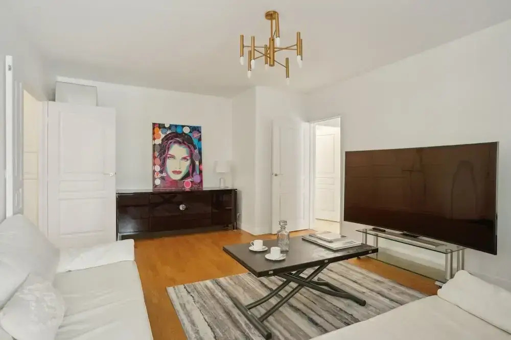 Elegant New Apartment With Balcony in the 16th - M