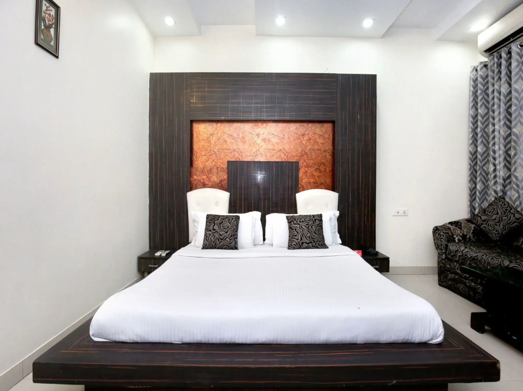 Capital O 9235 Hotel Nayyar