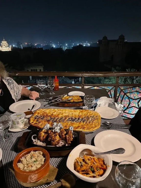FortVista Eatery & Lodges Lahore